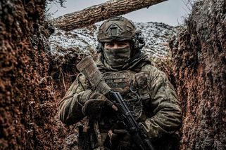 Rusové v ukrajinských uniformách zaútočili na Kupj...